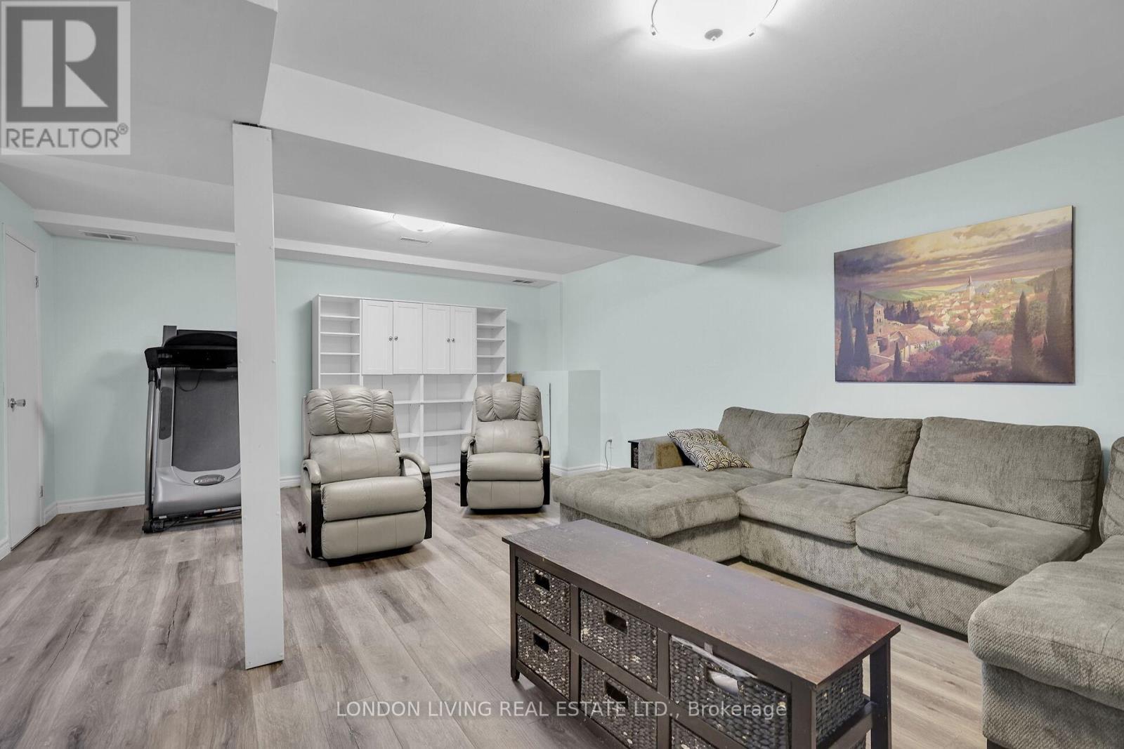 56 Sundridge Court, London South (South T), ON - Indoor Photo Showing Living Room