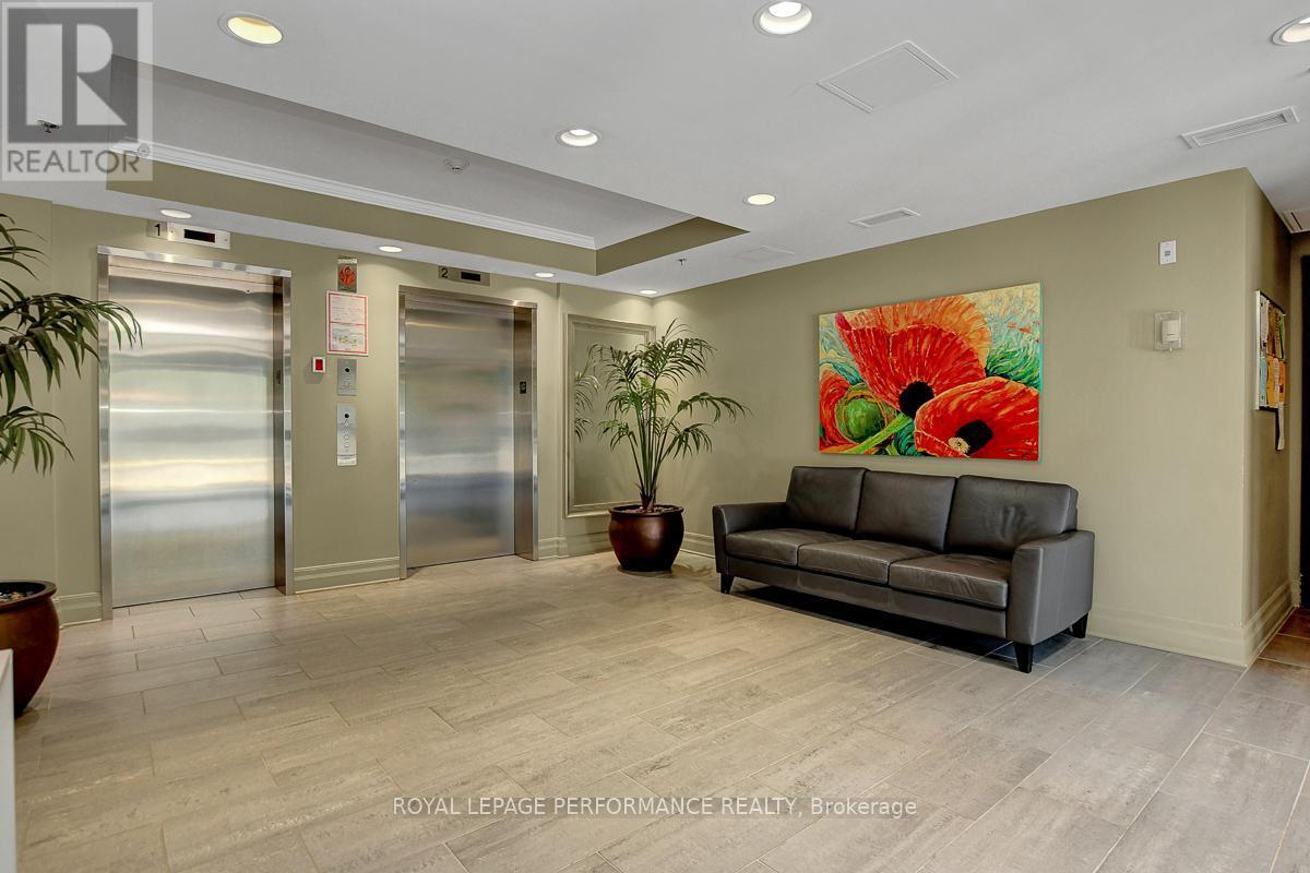 Ph2 - 260 Besserer Street, Ottawa, ON - Indoor Photo Showing Other Room