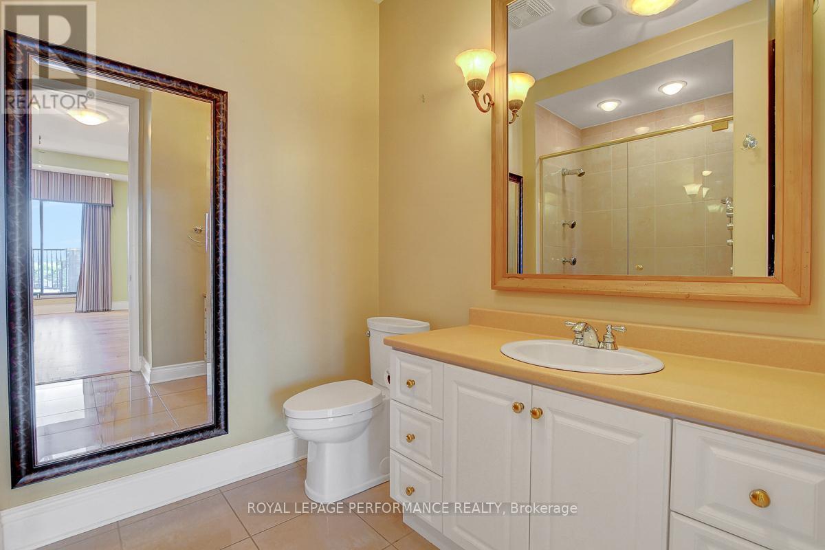 Ph2 - 260 Besserer Street, Ottawa, ON - Indoor Photo Showing Bathroom