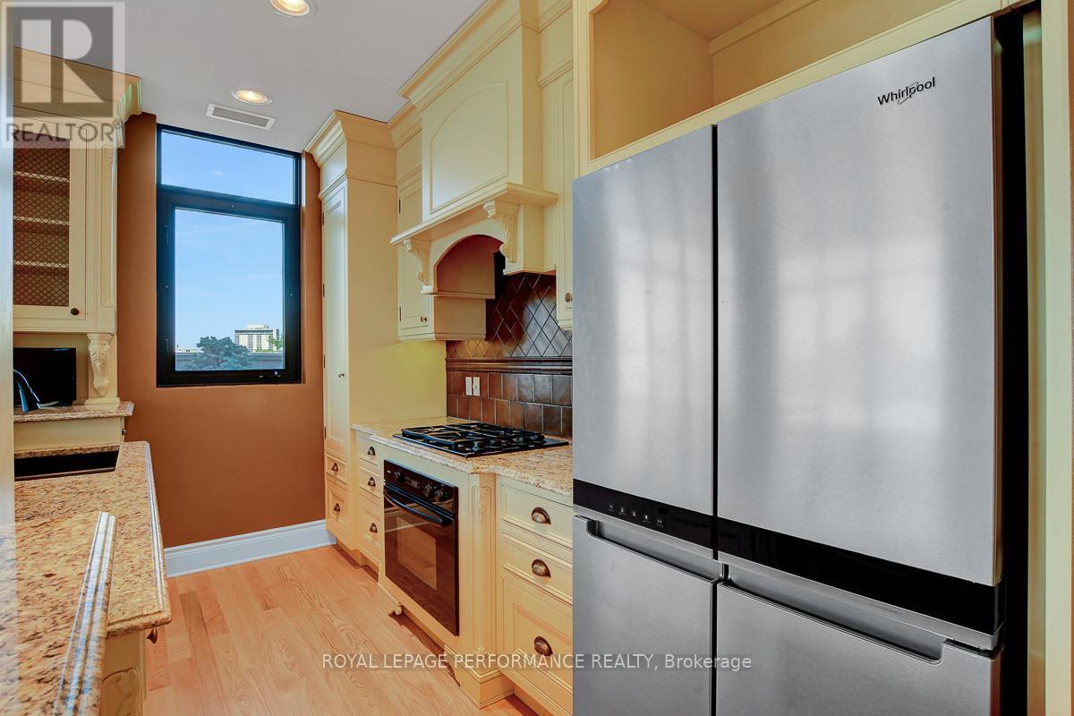 Ph2 - 260 Besserer Street, Ottawa, ON - Indoor Photo Showing Kitchen