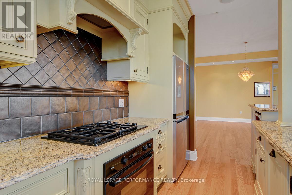 Ph2 - 260 Besserer Street, Ottawa, ON - Indoor Photo Showing Kitchen With Upgraded Kitchen