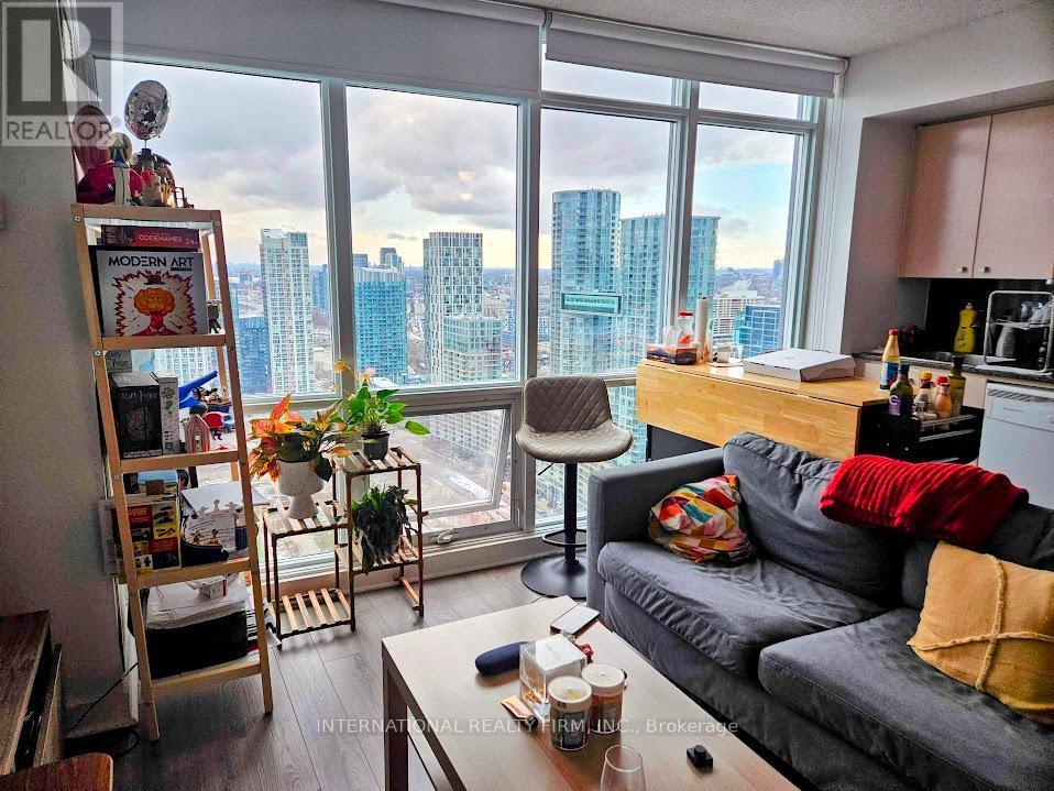 4216 - 11 Brunel Court, Toronto, ON - Indoor Photo Showing Living Room