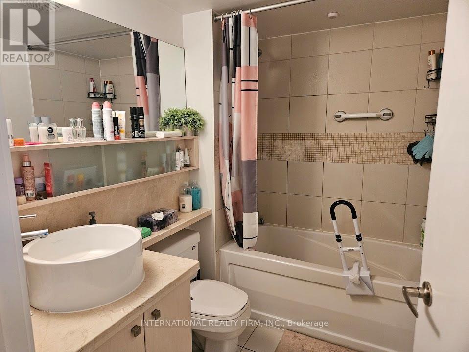 4216 - 11 Brunel Court, Toronto, ON - Indoor Photo Showing Bathroom