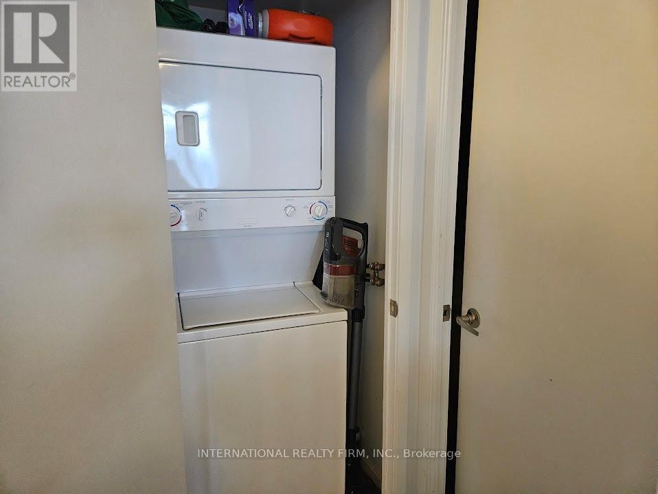 4216 - 11 Brunel Court, Toronto, ON - Indoor Photo Showing Laundry Room