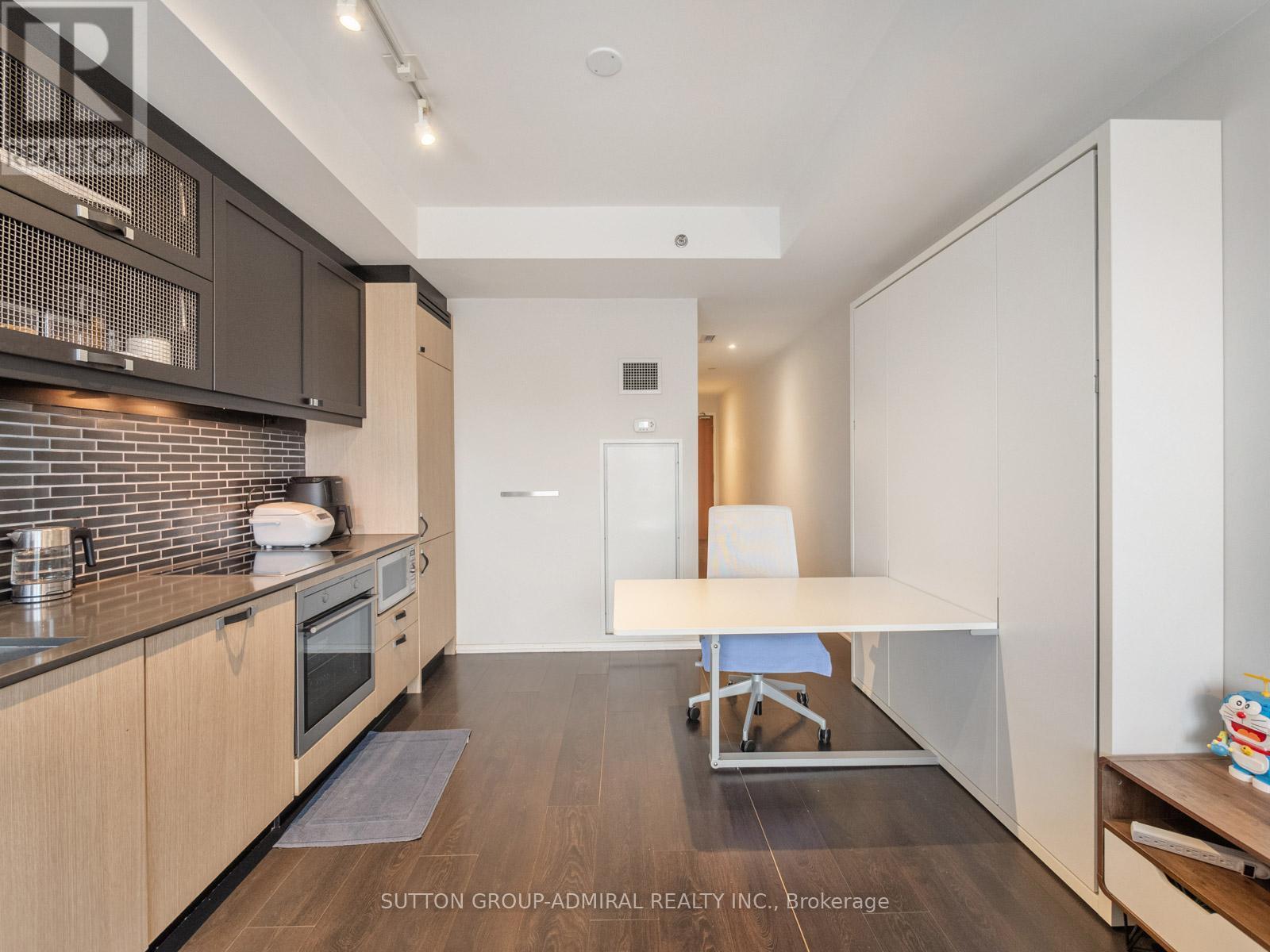 406 - 783 Bathurst Street, Toronto, ON - Indoor Photo Showing Kitchen With Upgraded Kitchen