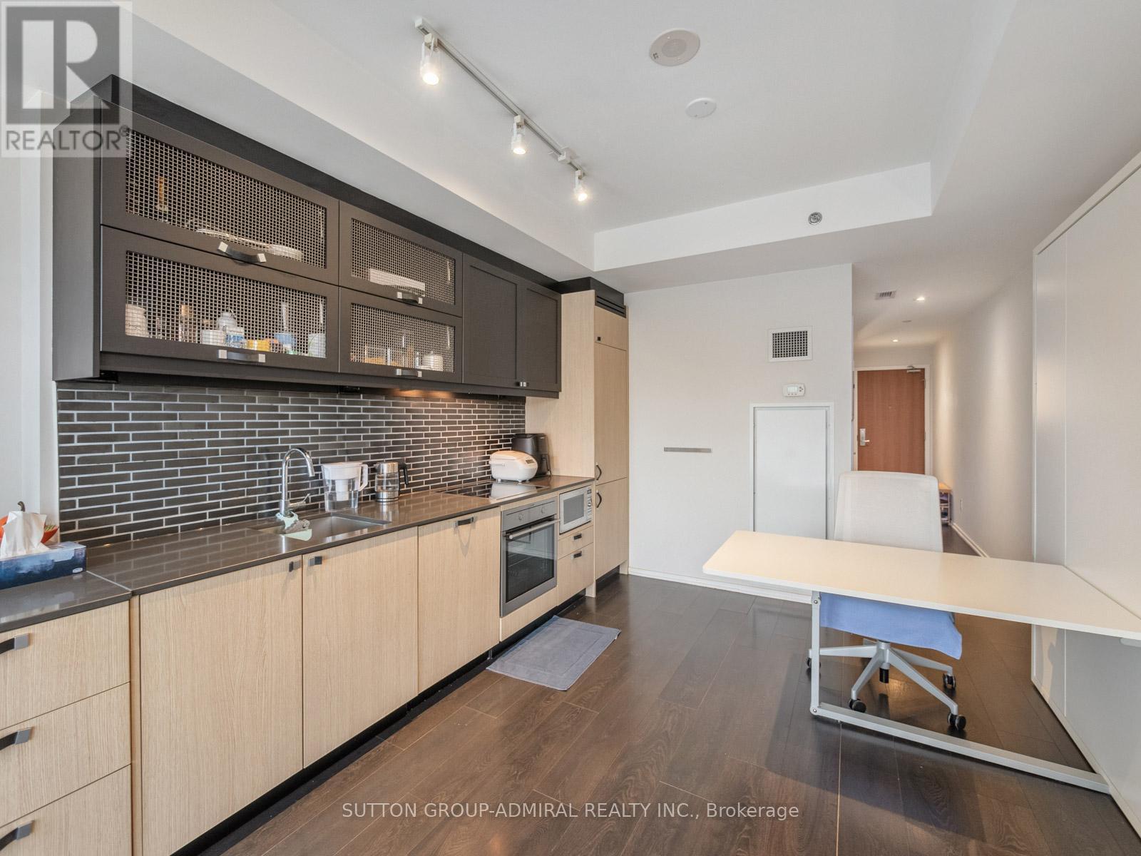 406 - 783 Bathurst Street, Toronto, ON - Indoor Photo Showing Kitchen With Upgraded Kitchen