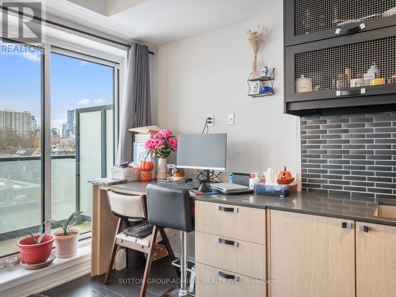 406 - 783 Bathurst Street, Toronto, ON - Indoor