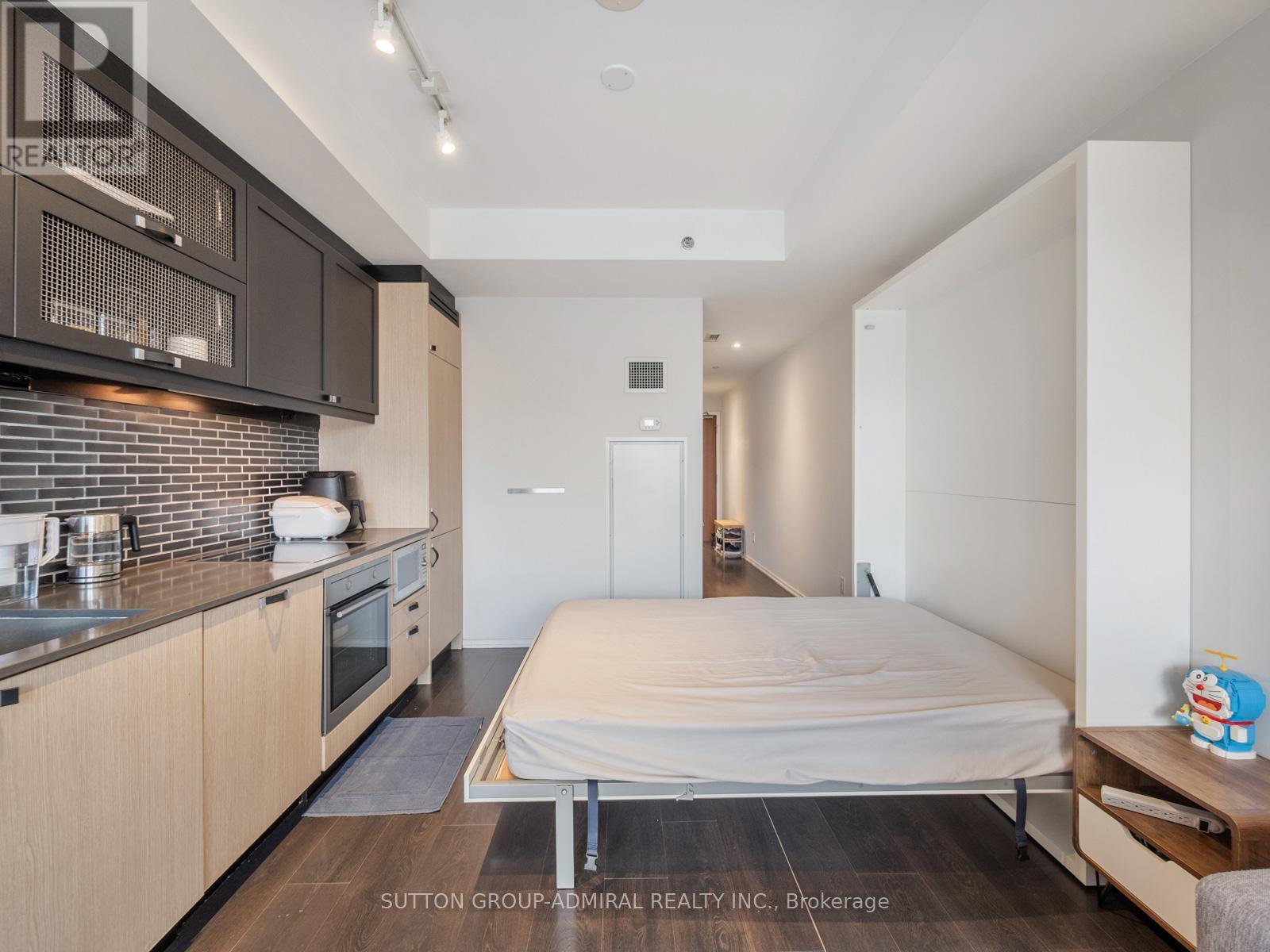 406 - 783 Bathurst Street, Toronto, ON - Indoor Photo Showing Kitchen