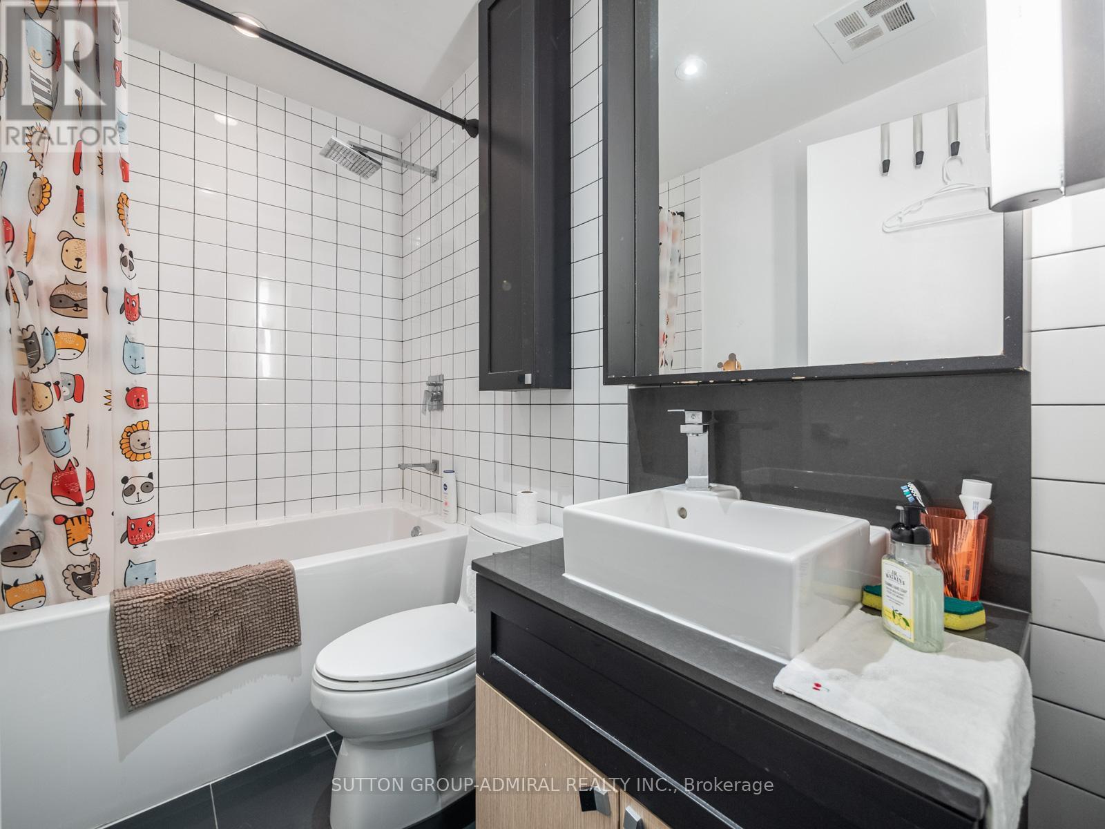 406 - 783 Bathurst Street, Toronto, ON - Indoor Photo Showing Bathroom