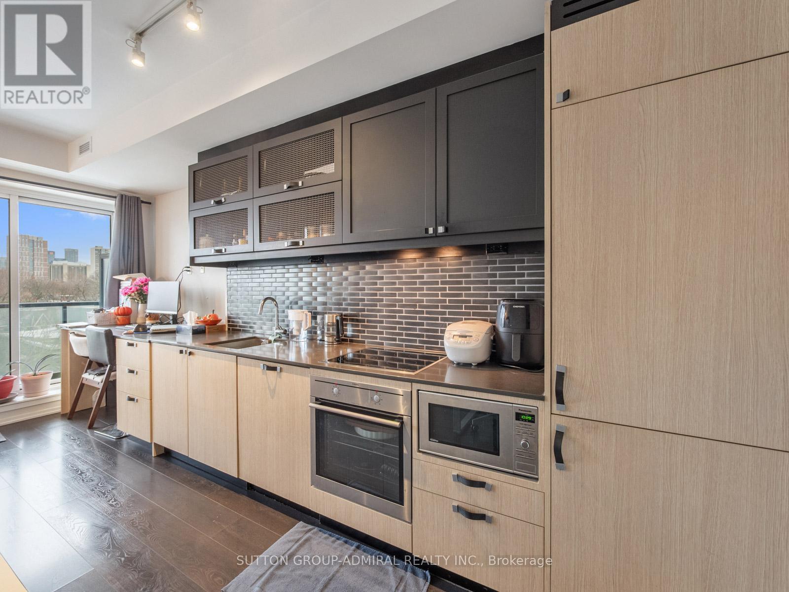 406 - 783 Bathurst Street, Toronto, ON - Indoor Photo Showing Kitchen