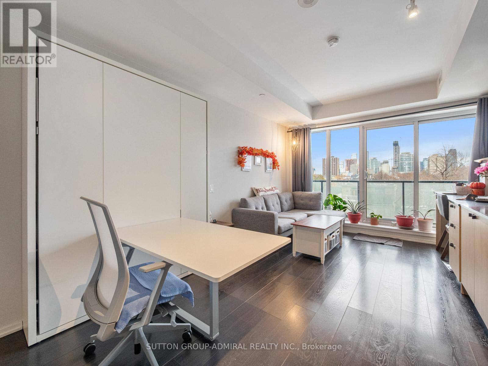 406 - 783 Bathurst Street, Toronto, ON - Indoor