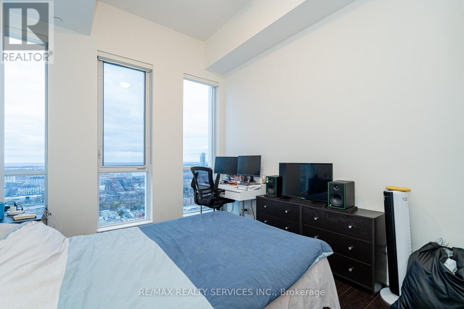 2905 - 55 Regent Park Boulevard, Toronto, ON - Indoor Photo Showing Bedroom