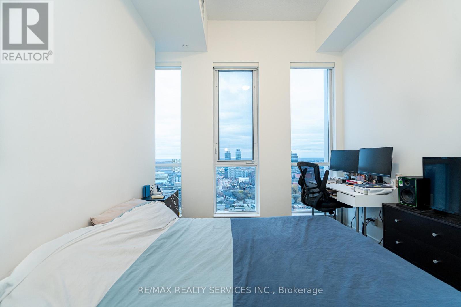 2905 - 55 Regent Park Boulevard, Toronto, ON - Indoor Photo Showing Bedroom