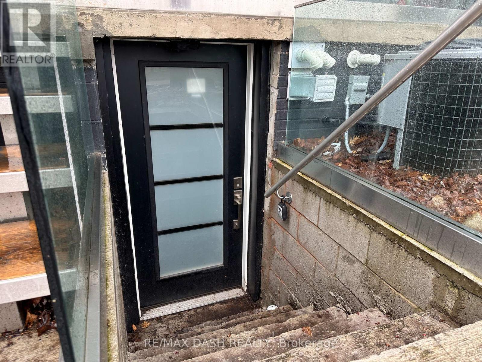 Bsmt - 725 Palmerston Avenue W, Toronto, ON - Outdoor With Exterior