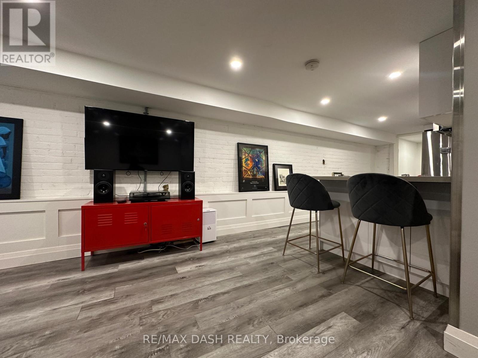 Bsmt - 725 Palmerston Avenue W, Toronto, ON - Indoor