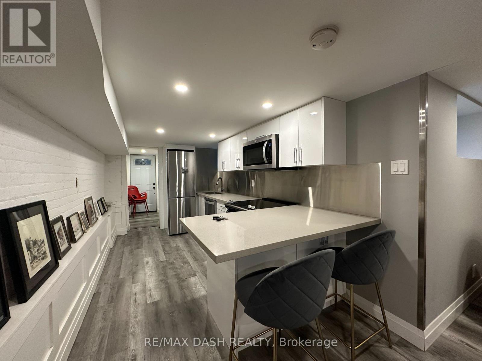 Bsmt - 725 Palmerston Avenue W, Toronto, ON - Indoor Photo Showing Kitchen