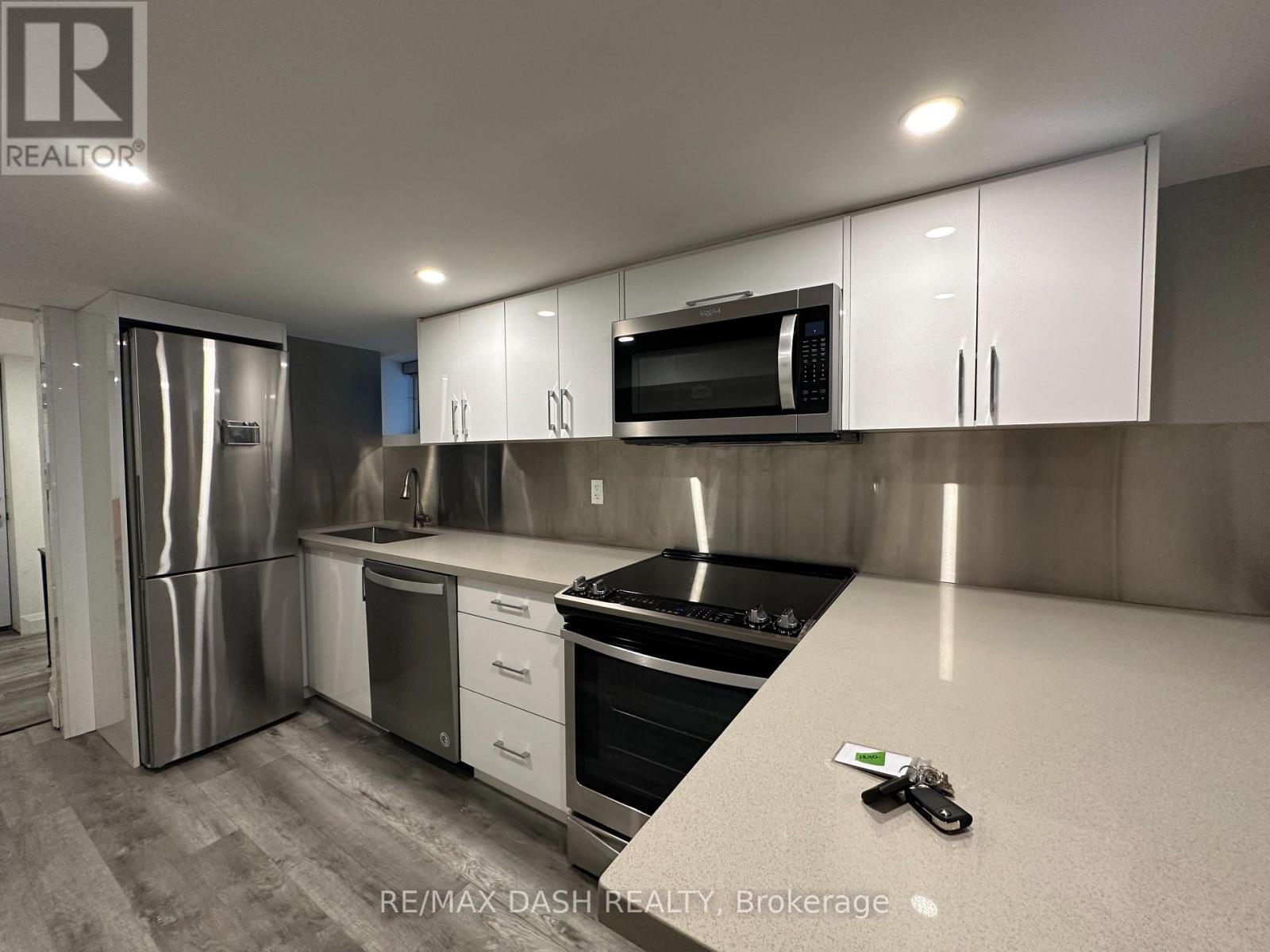 Bsmt - 725 Palmerston Avenue W, Toronto, ON - Indoor Photo Showing Kitchen