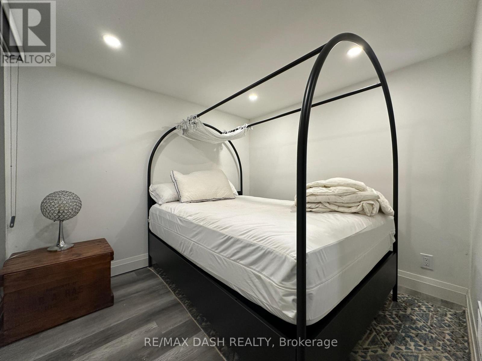 Bsmt - 725 Palmerston Avenue W, Toronto, ON - Indoor Photo Showing Bedroom