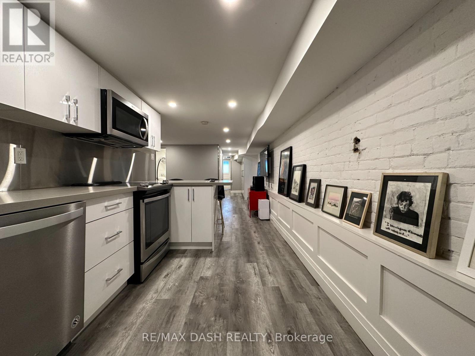 Bsmt - 725 Palmerston Avenue W, Toronto, ON - Indoor Photo Showing Kitchen