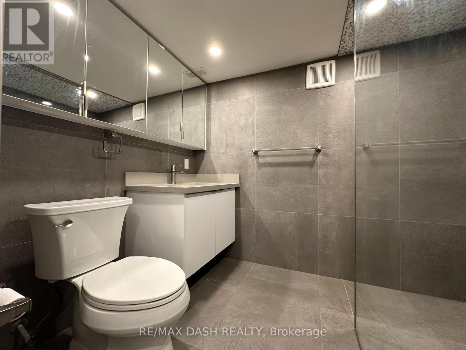 Bsmt - 725 Palmerston Avenue W, Toronto, ON - Indoor Photo Showing Bathroom