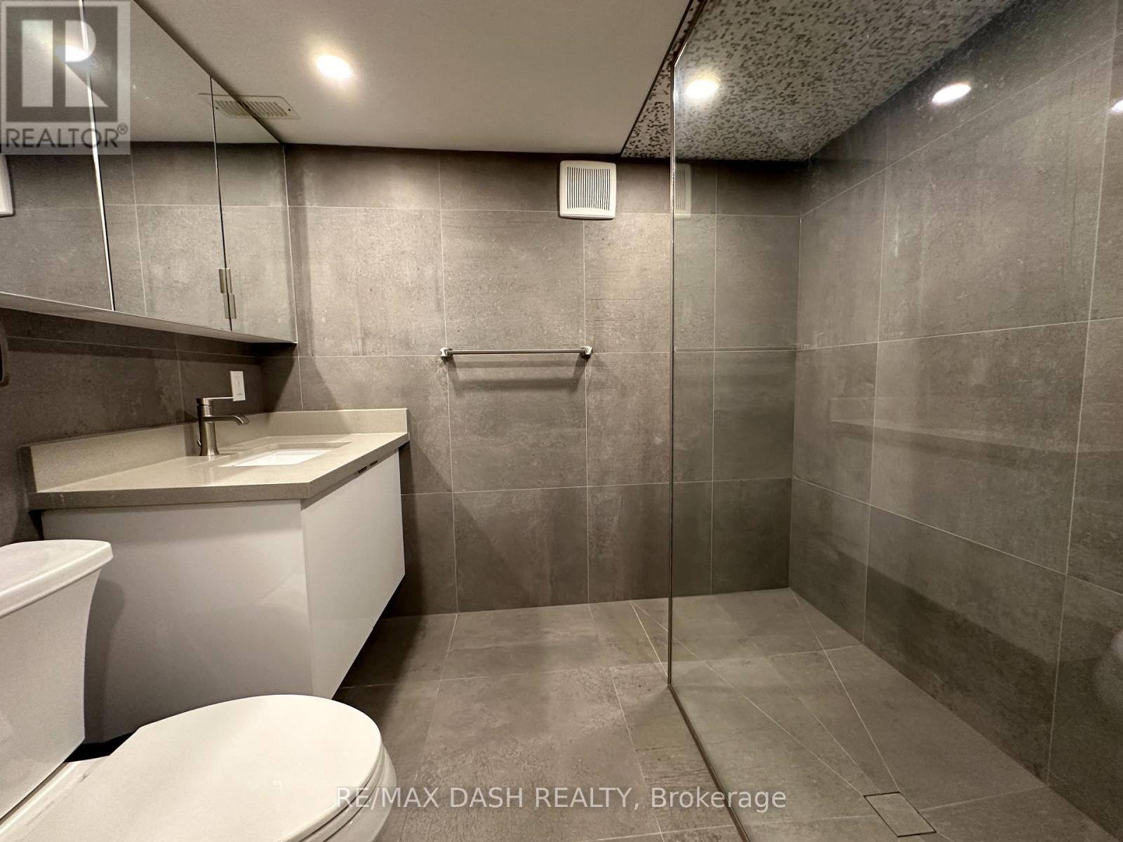 Bsmt - 725 Palmerston Avenue W, Toronto, ON - Indoor Photo Showing Bathroom