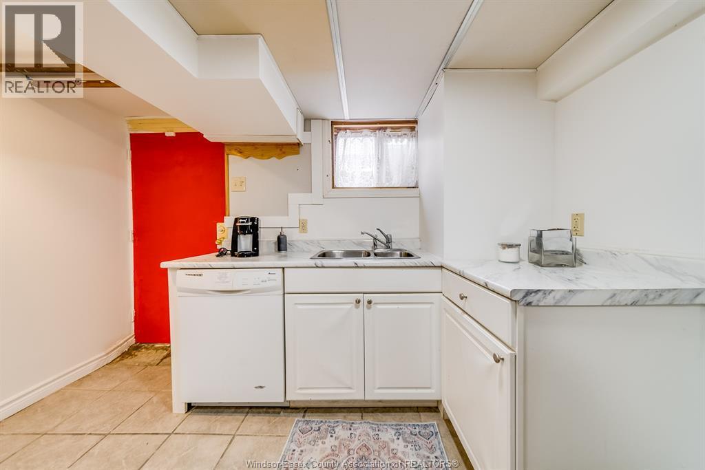 961 Ouellette Unit# 1, Windsor, ON - Indoor Photo Showing Kitchen With Double Sink