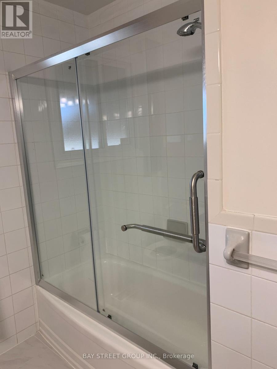 Main - 126 Cass Avenue, Toronto, ON - Indoor Photo Showing Bathroom