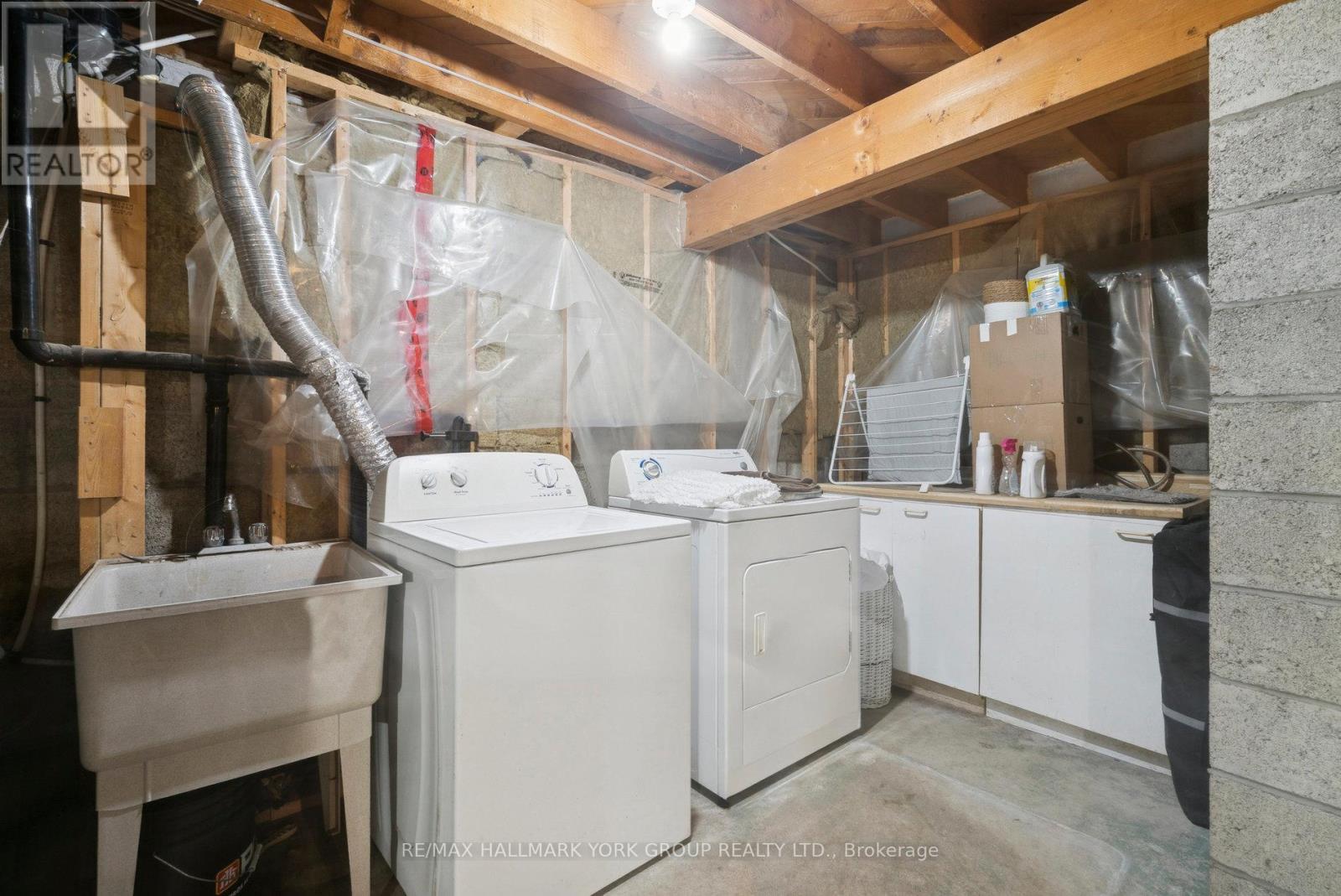 Washer and Dryer - 1 Middle Street, Georgina, ON - Indoor Photo Showing Laundry Room