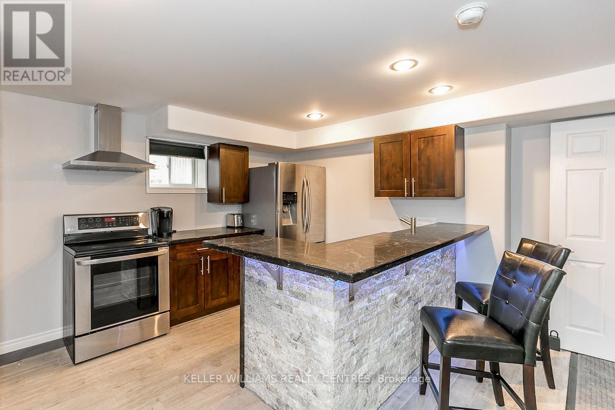 1381 Hunter Street, Innisfil, ON - Indoor Photo Showing Kitchen