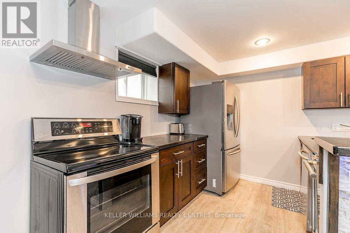 1381 Hunter Street, Innisfil, ON - Indoor Photo Showing Kitchen