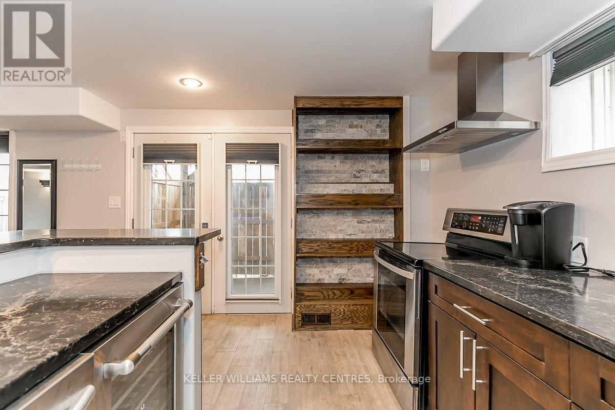 1381 Hunter Street, Innisfil, ON - Indoor Photo Showing Kitchen