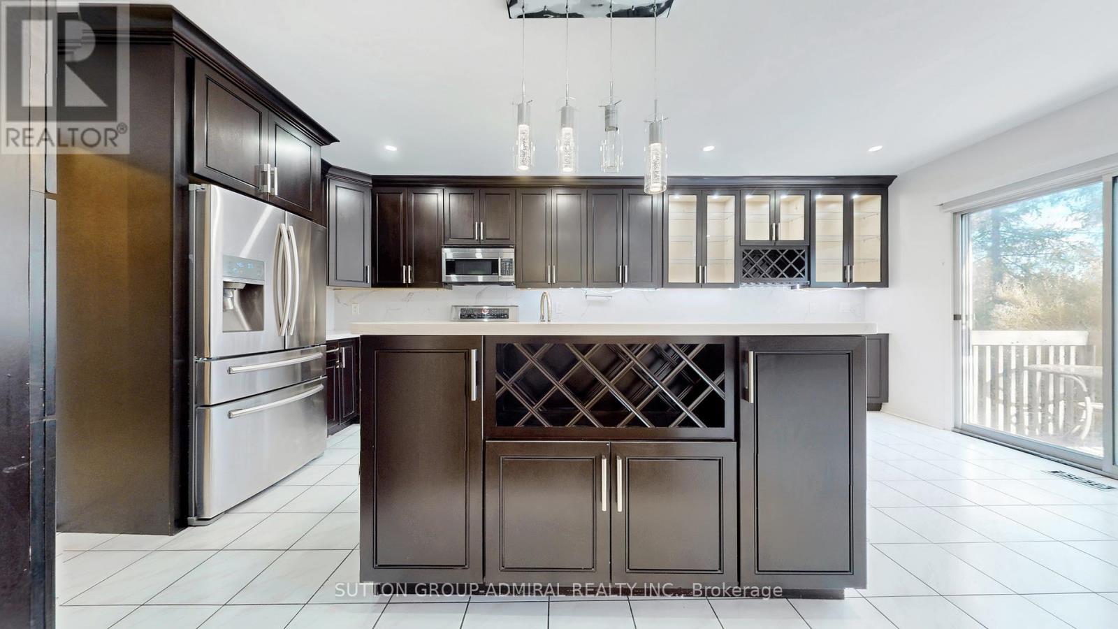 59 Springer Drive, Richmond Hill, ON - Indoor Photo Showing Kitchen With Upgraded Kitchen