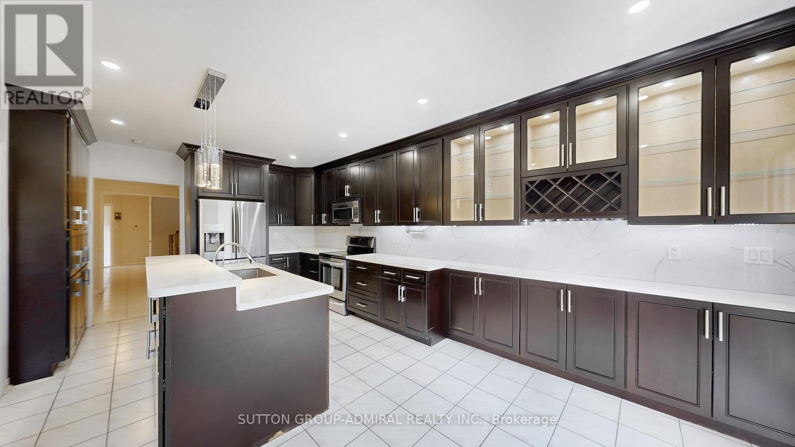 59 Springer Drive, Richmond Hill, ON - Indoor Photo Showing Kitchen With Upgraded Kitchen