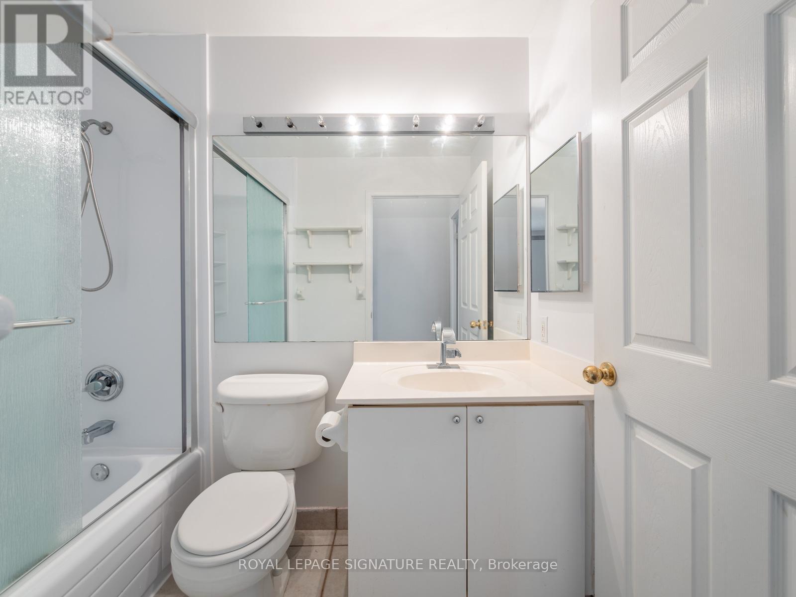 102 - 5 Emerald Lane, Vaughan, ON - Indoor Photo Showing Bathroom
