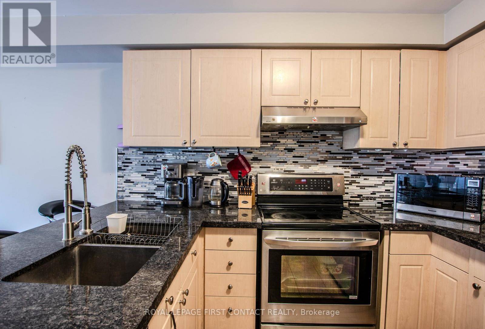 63 Gore Drive, Barrie, ON - Indoor Photo Showing Kitchen