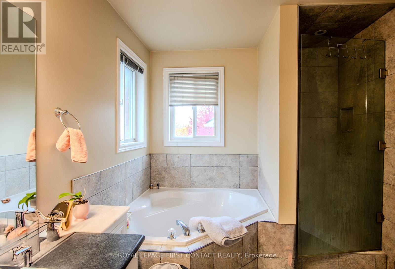 63 Gore Drive, Barrie, ON - Indoor Photo Showing Bathroom