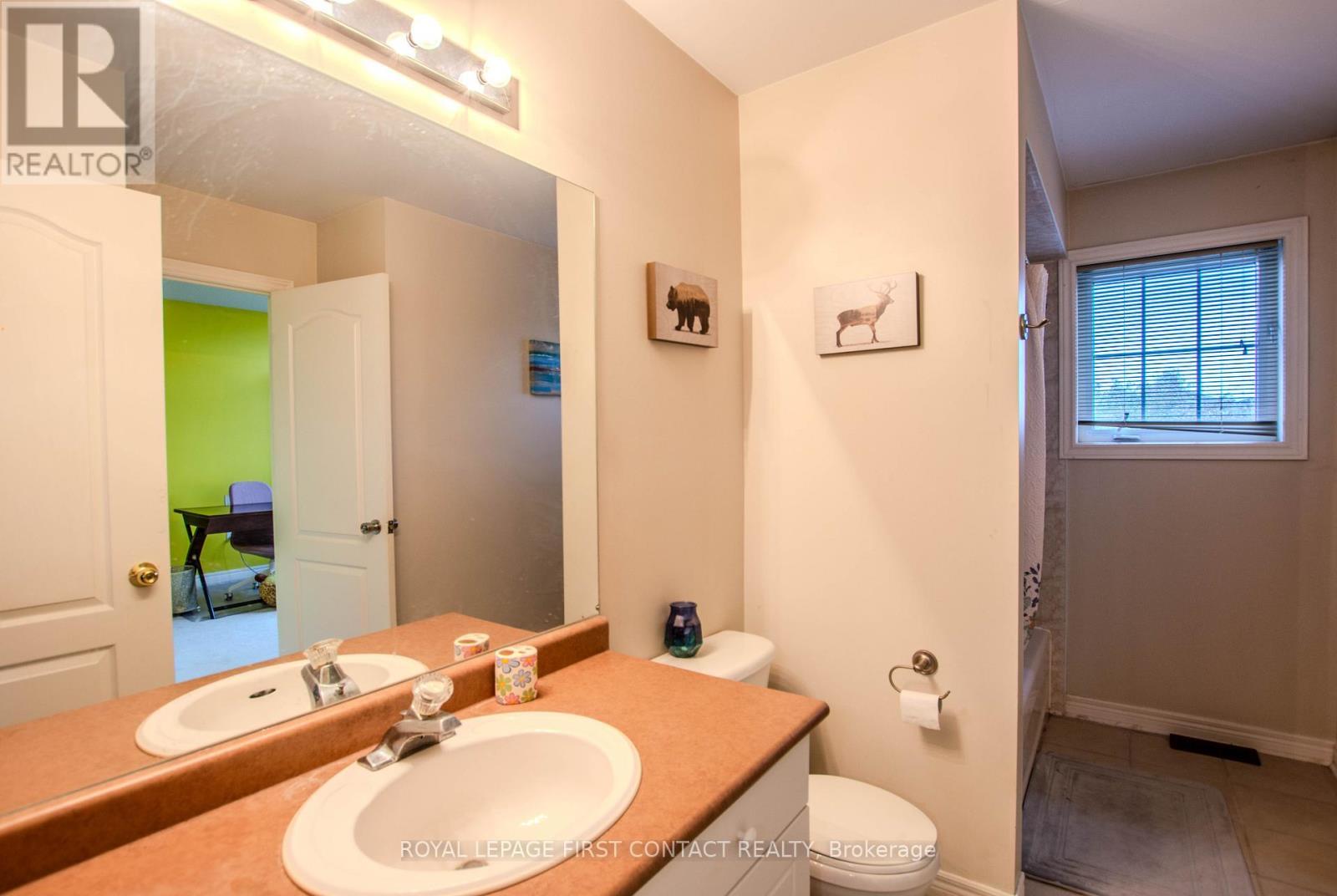 63 Gore Drive, Barrie, ON - Indoor Photo Showing Bathroom