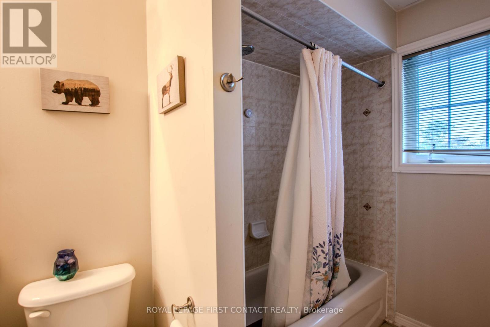 63 Gore Drive, Barrie, ON - Indoor Photo Showing Bathroom
