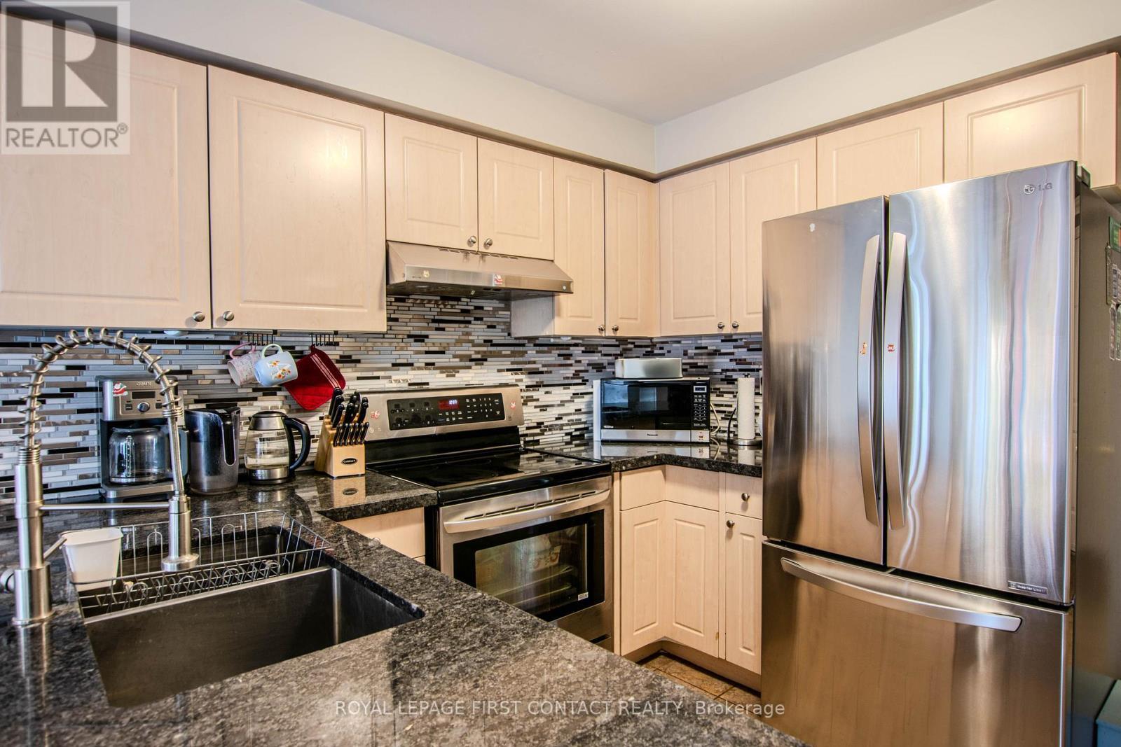 63 Gore Drive, Barrie, ON - Indoor Photo Showing Kitchen