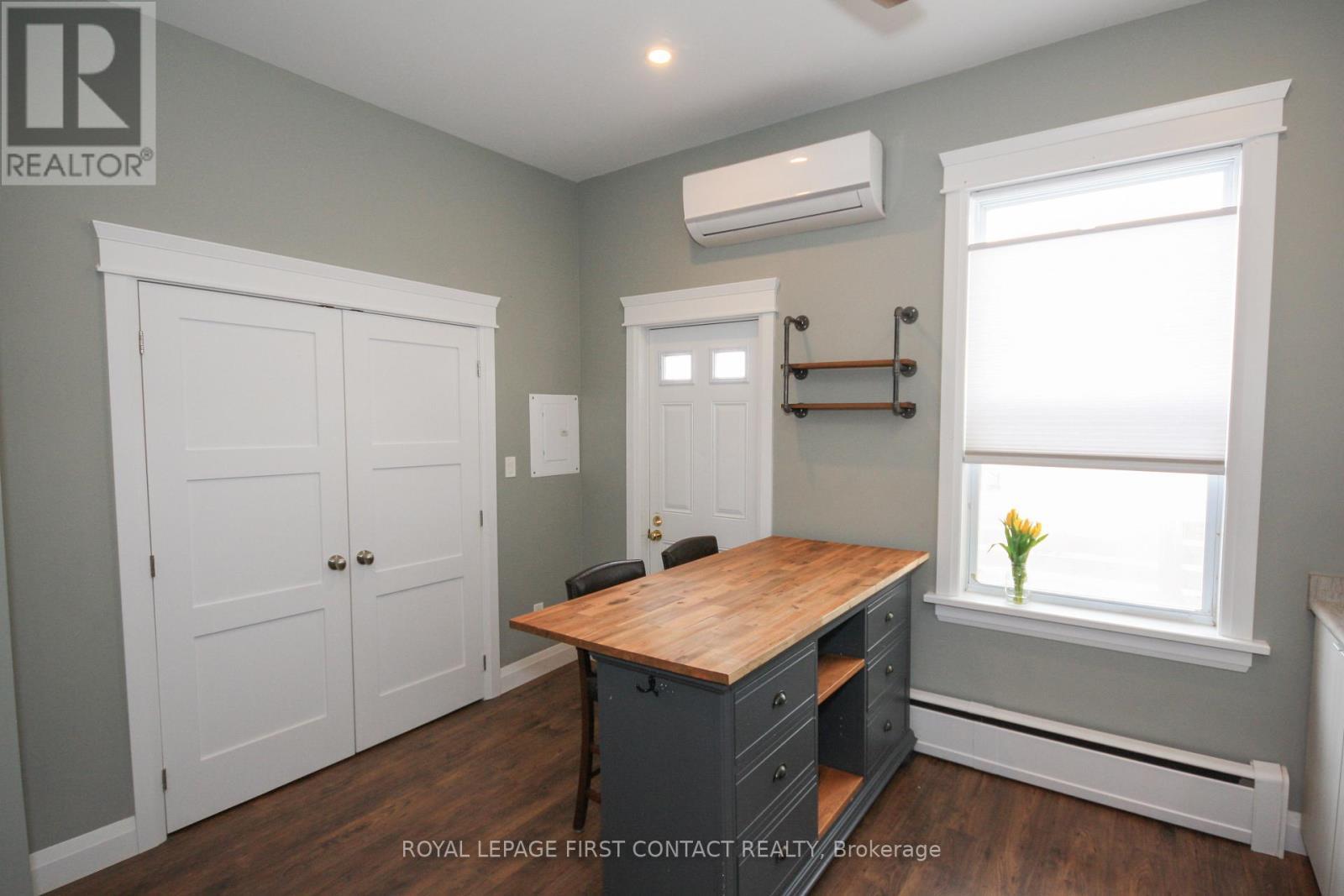 Upper - 19 Peter Street S, Orillia, ON