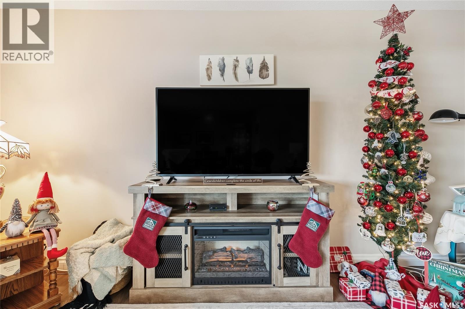 601 4555 Rae Street, Regina, SK - Indoor With Fireplace