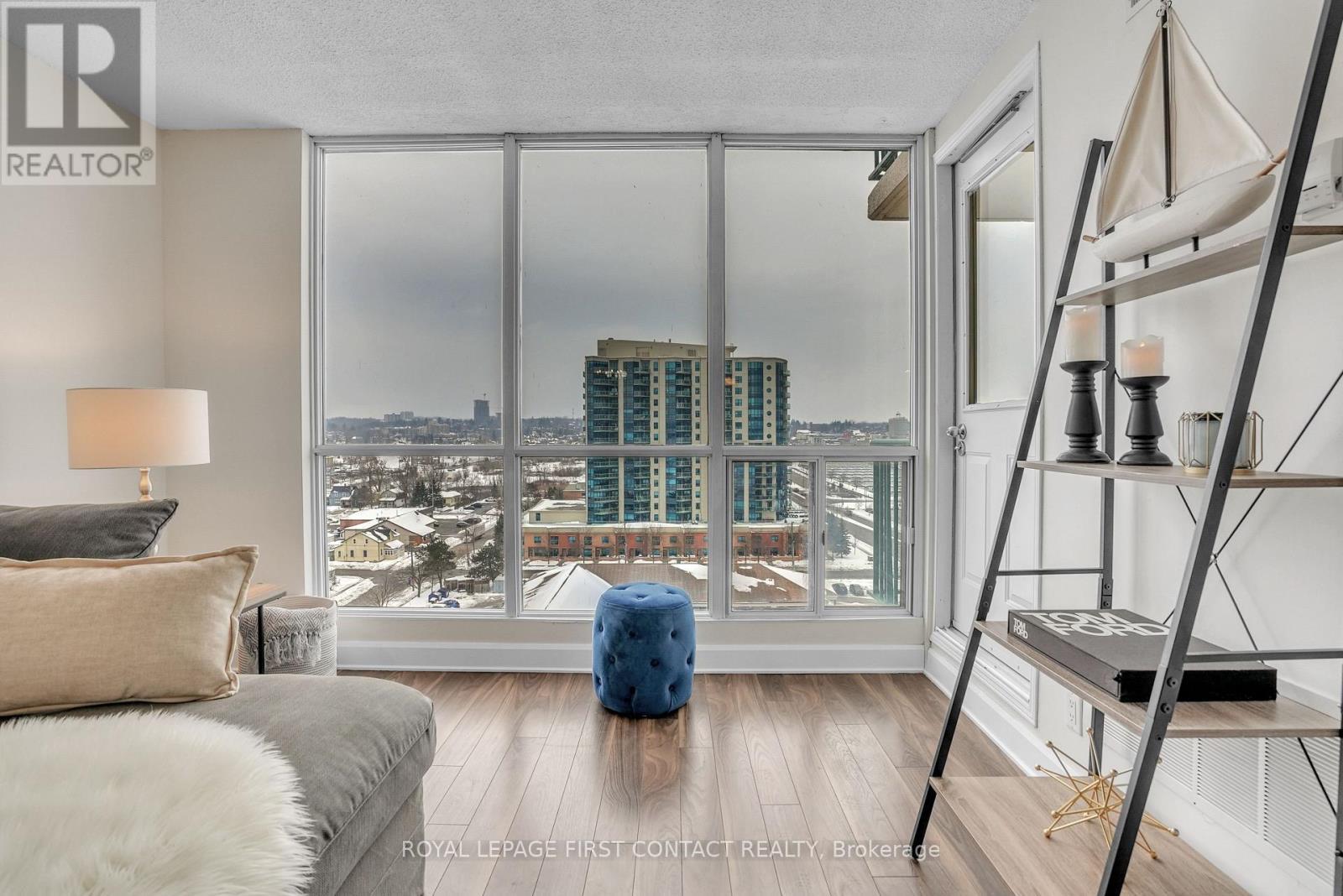 902 - 65 Ellen Street, Barrie, ON - Indoor Photo Showing Living Room