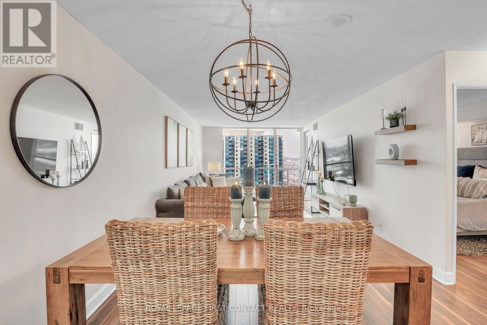 902 - 65 Ellen Street, Barrie, ON - Indoor Photo Showing Dining Room