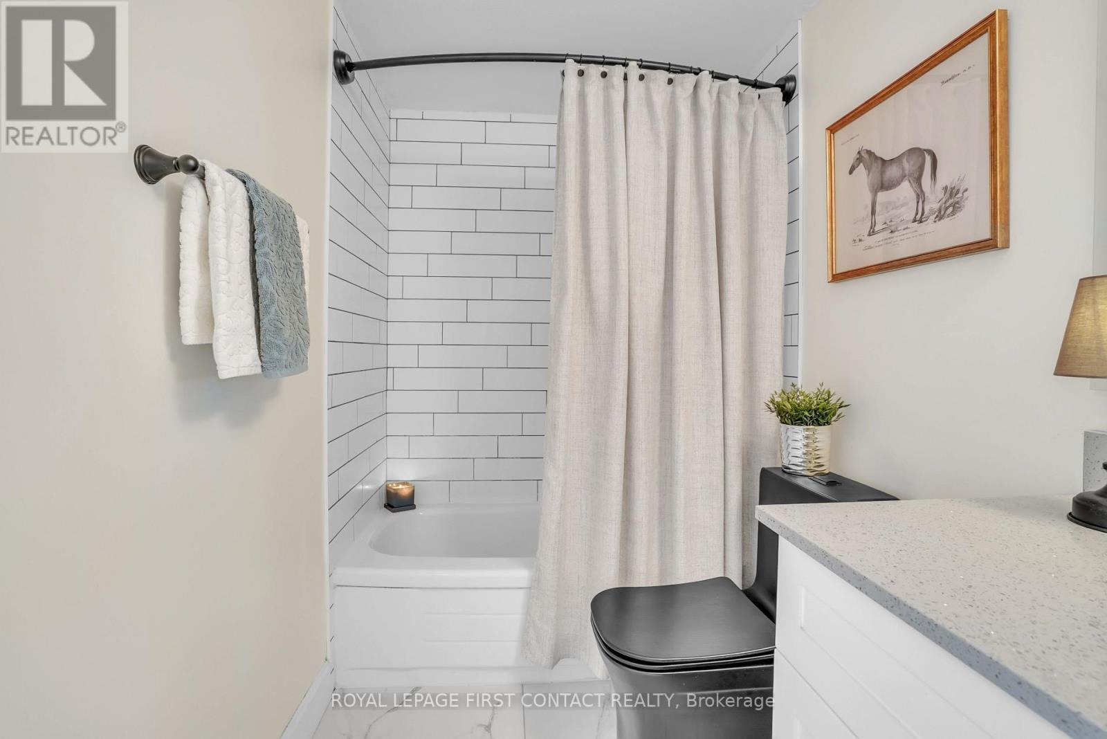 902 - 65 Ellen Street, Barrie, ON - Indoor Photo Showing Bathroom