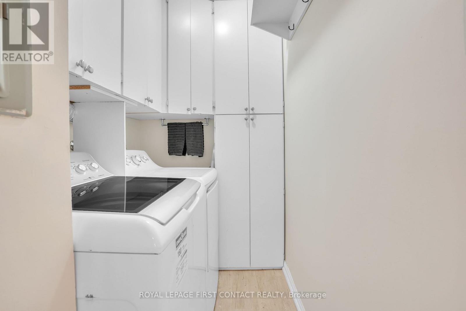 902 - 65 Ellen Street, Barrie, ON - Indoor Photo Showing Laundry Room
