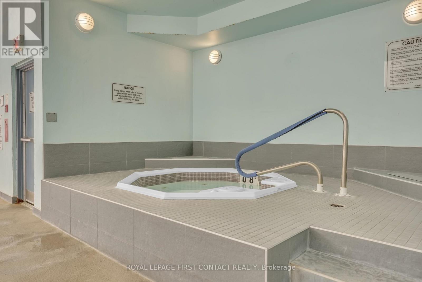902 - 65 Ellen Street, Barrie, ON - Indoor Photo Showing Bathroom