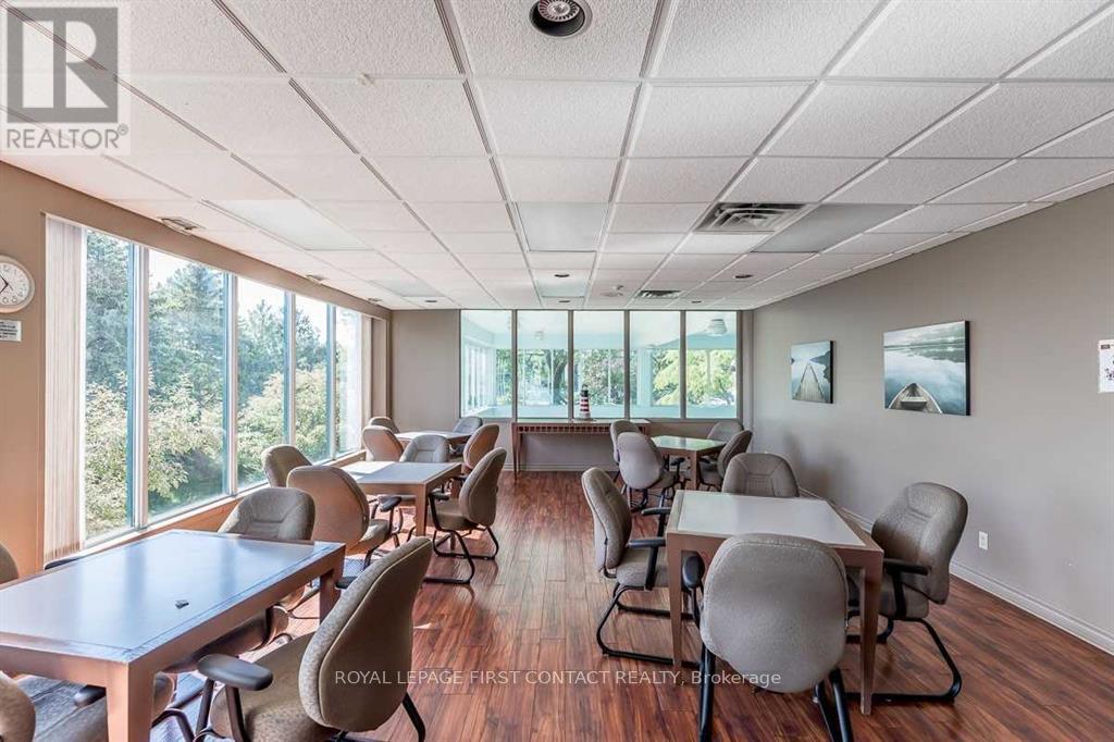 902 - 65 Ellen Street, Barrie, ON - Indoor Photo Showing Dining Room