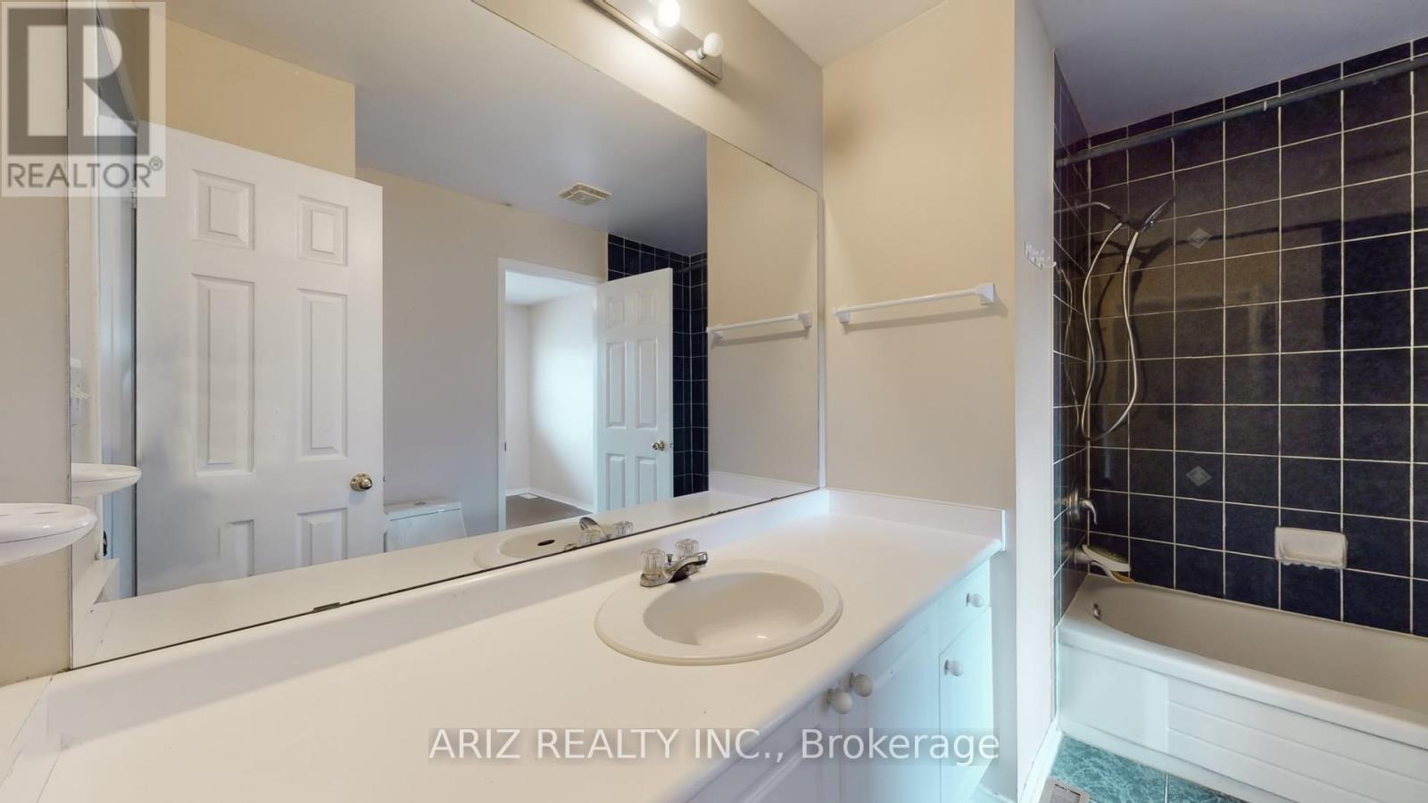 3360 Scotch Pine Gate, Mississauga, ON - Indoor Photo Showing Bathroom