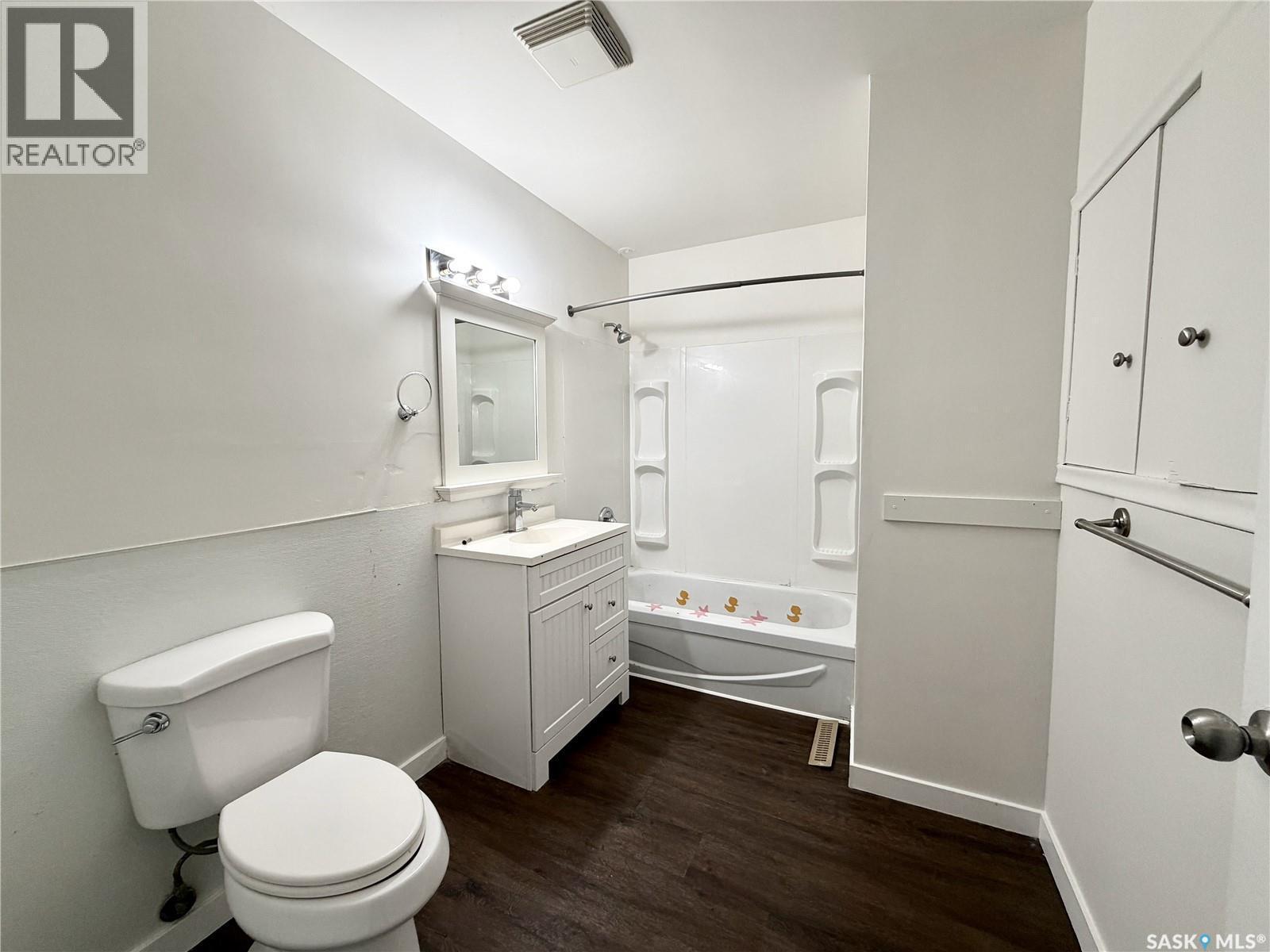 338 V Avenue S, Saskatoon, SK - Indoor Photo Showing Bathroom