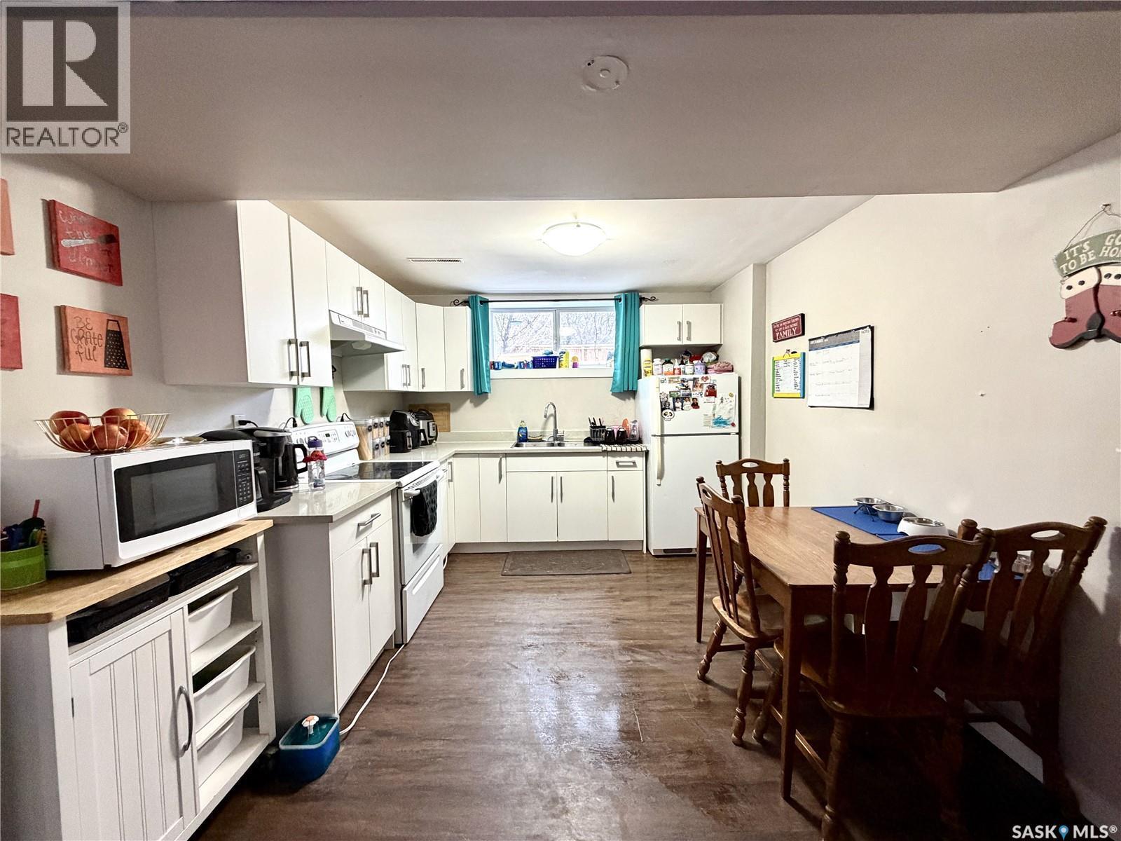 338 V Avenue S, Saskatoon, SK - Indoor